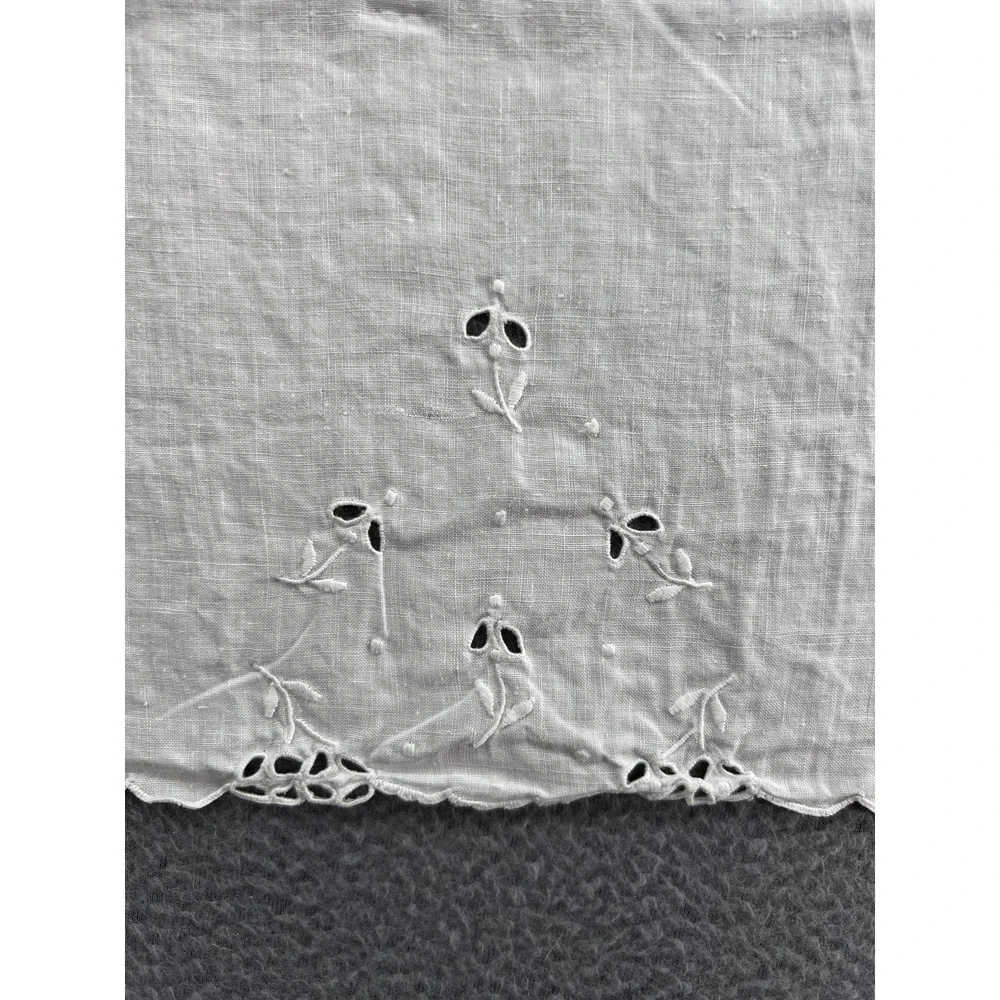 Vintage White Linen Guest Towels Set of 3 Hand Embroidered Floral Scalloped Edge